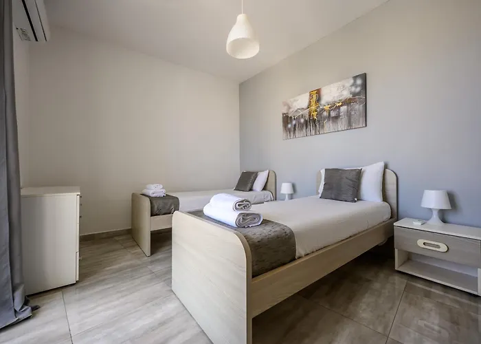 Habitación en casa particular F11 3, Private Two Single Beds Shared Bathroom In Shared Flat Msida