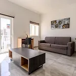 F11 3, Private Two Single Beds Shared Bathroom In Shared Flat Quarto em Acomodações Particulares