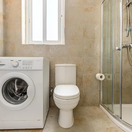 F11 3, Private Two Single Beds Shared Bathroom In Shared Flat Gazde/Camere de închiriat Msida