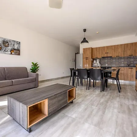 Gazde/Camere de închiriat F11 3, Private Two Single Beds Shared Bathroom In Shared Flat *