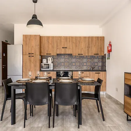 F11 3, Private Two Single Beds Shared Bathroom In Shared Flat Msida