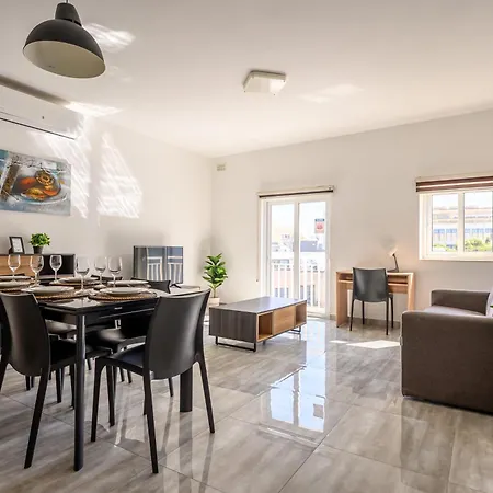 F11 3, Private Two Single Beds Shared Bathroom In Shared Flat * Msida