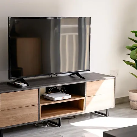 F11 3, Private Two Single Beds Shared Bathroom In Shared Flat * Msida