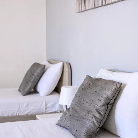 F11 3, Private Two Single Beds Shared Bathroom In Shared Flat Msida