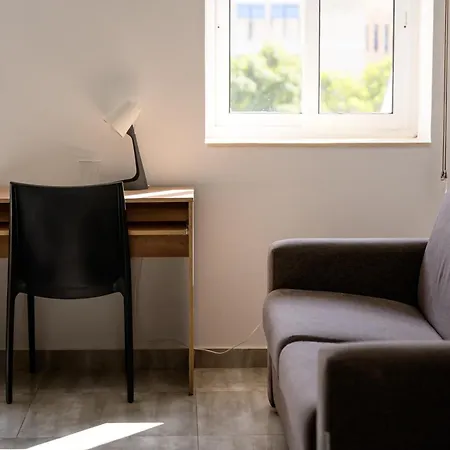 F11 3, Private Two Single Beds Shared Bathroom In Shared Flat Проживание в семье *
