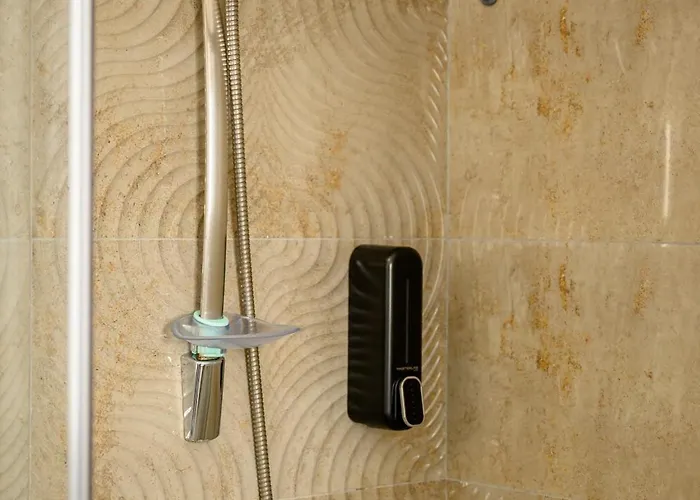 בית אירוח F11 3, Private Two Single Beds Shared Bathroom In Shared Flat *