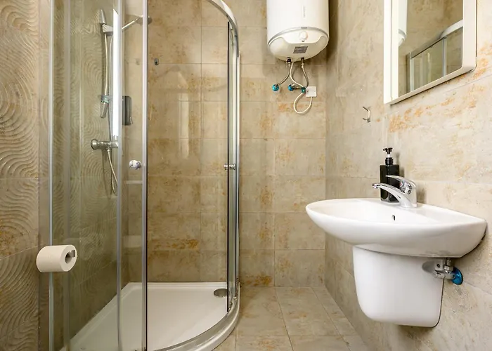 F11 3, Private Two Single Beds Shared Bathroom In Shared Flat בית אירוח *