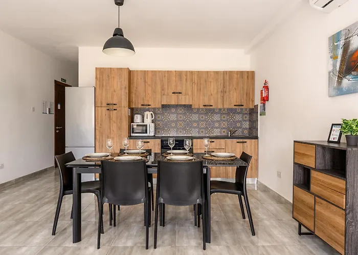 F11 3, Private Two Single Beds Shared Bathroom In Shared Flat מסידה