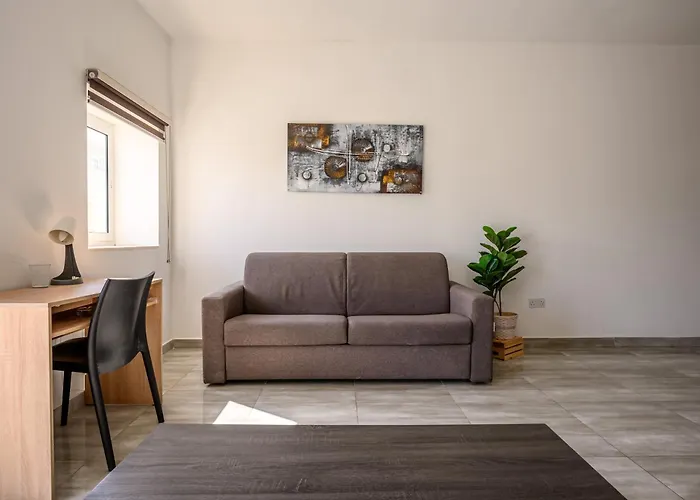 בית אירוח F11 3, Private Two Single Beds Shared Bathroom In Shared Flat *