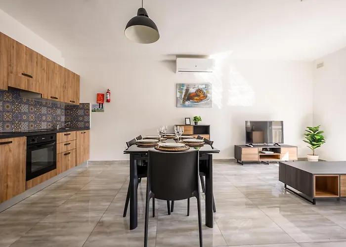 F11 3, Private Two Single Beds Shared Bathroom In Shared Flat * Msida