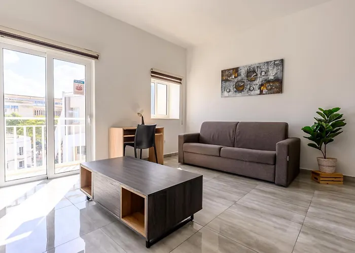 F11 3, Private Two Single Beds Shared Bathroom In Shared Flat בית אירוח